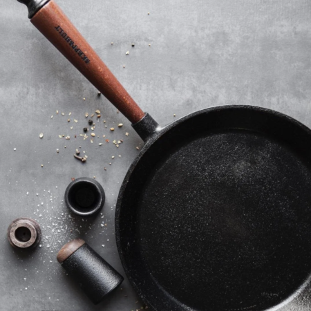 Skeppshult Skillet With Walnut Handle 9.5" / 24 cm